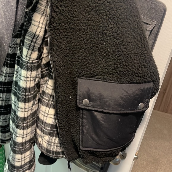 Oversized, reversible Sherpa/puffer/bomber - Picture 2 of 3